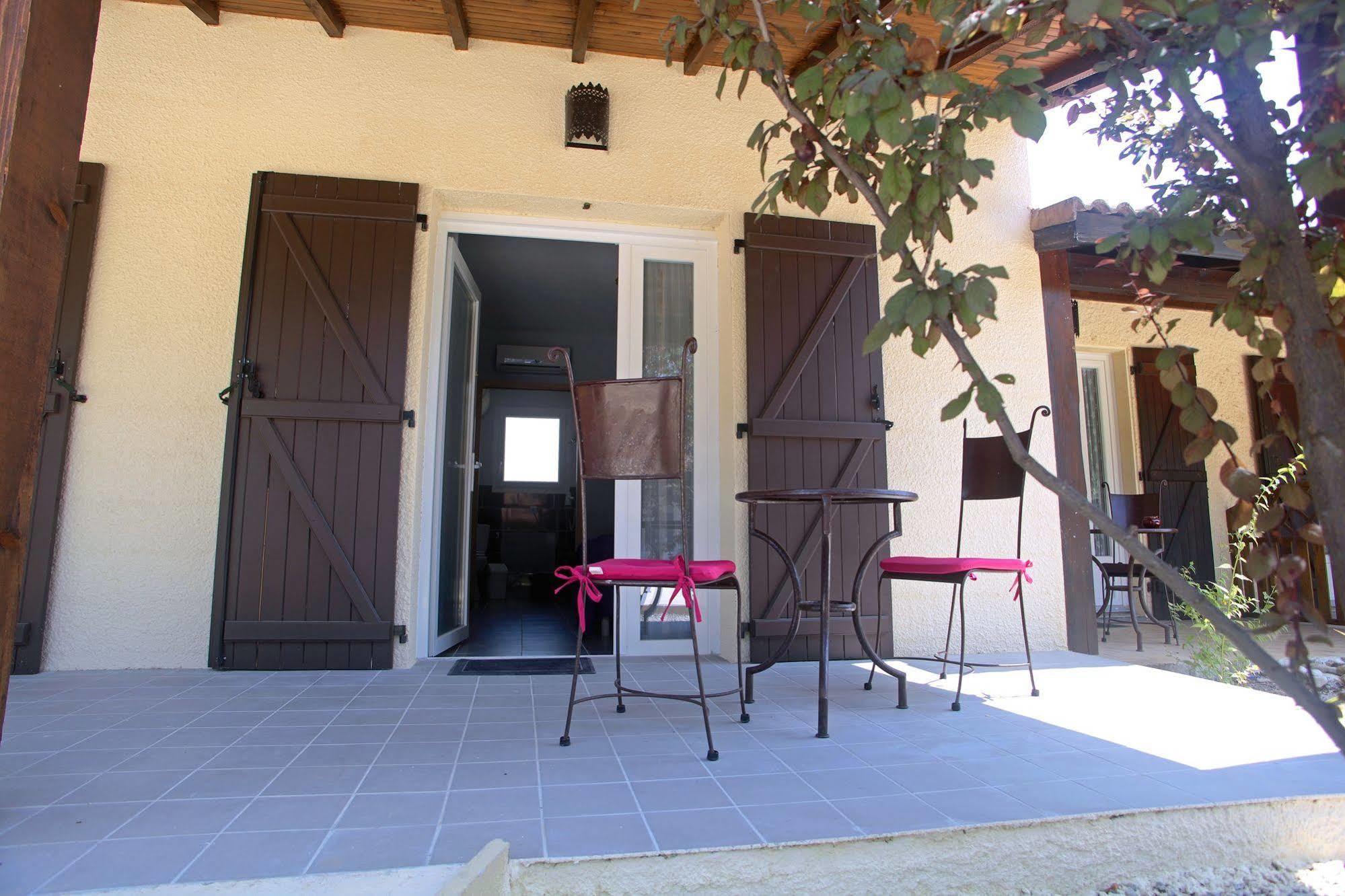 Logis Hotel Le Vieux Moulin Gignac  Exterior foto